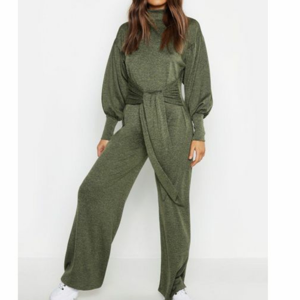 Boohoo batwing roll neck jumpsuit size usa 4